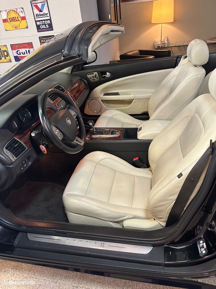 Jaguar XK 4.2 V8 Convertible - 17