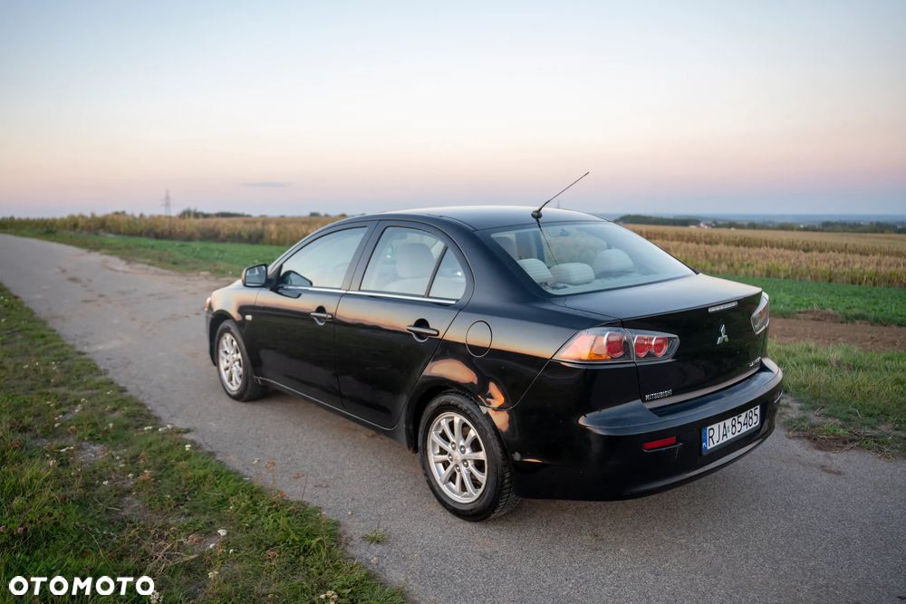 Mitsubishi Lancer 1.8 Invite CVT - 2