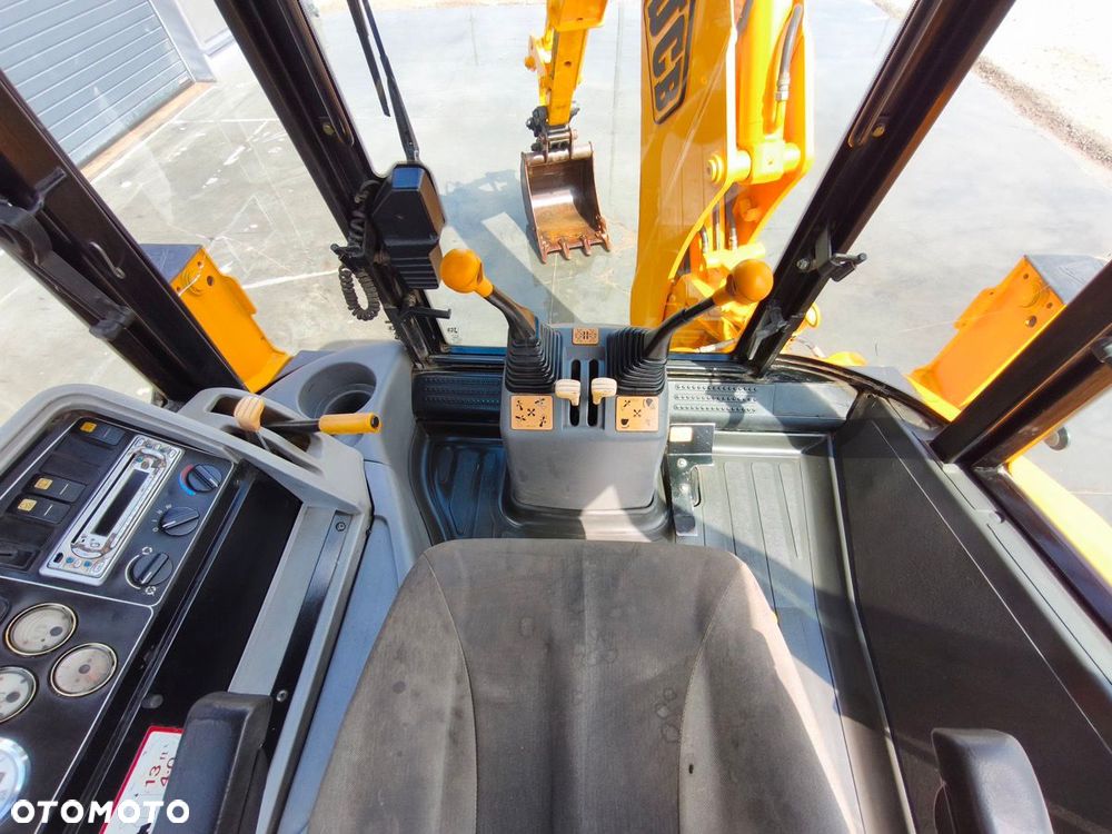 JCB 3CX - 9