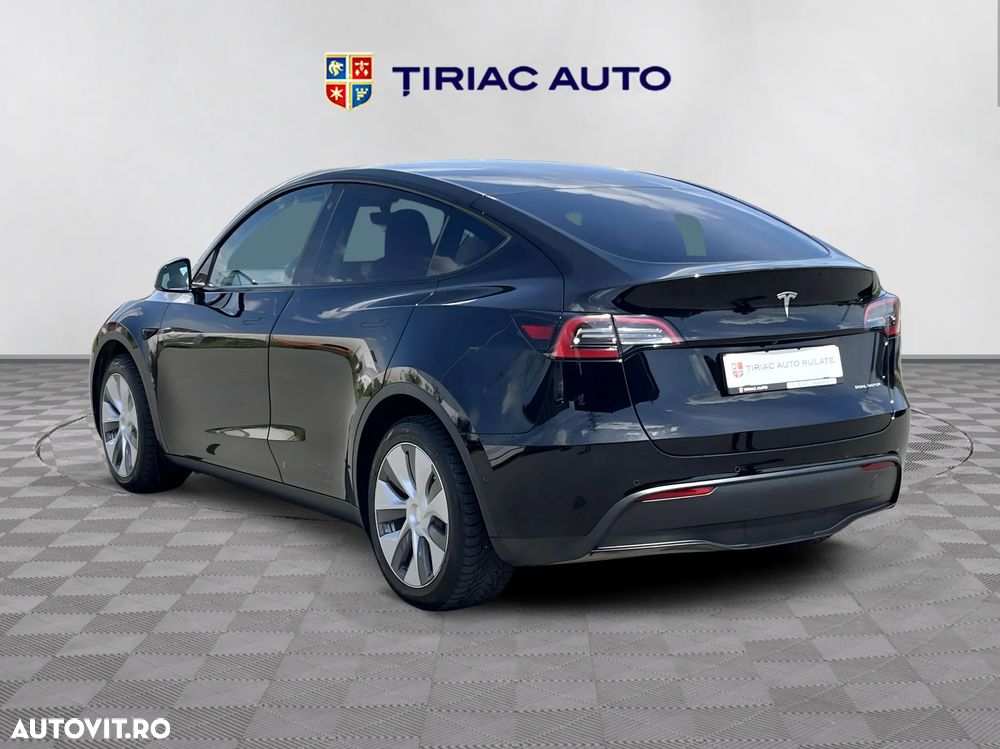Tesla Model Y - 4