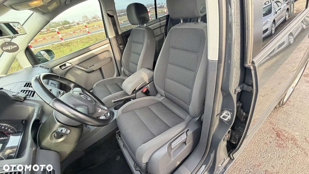 Volkswagen Touran - 31