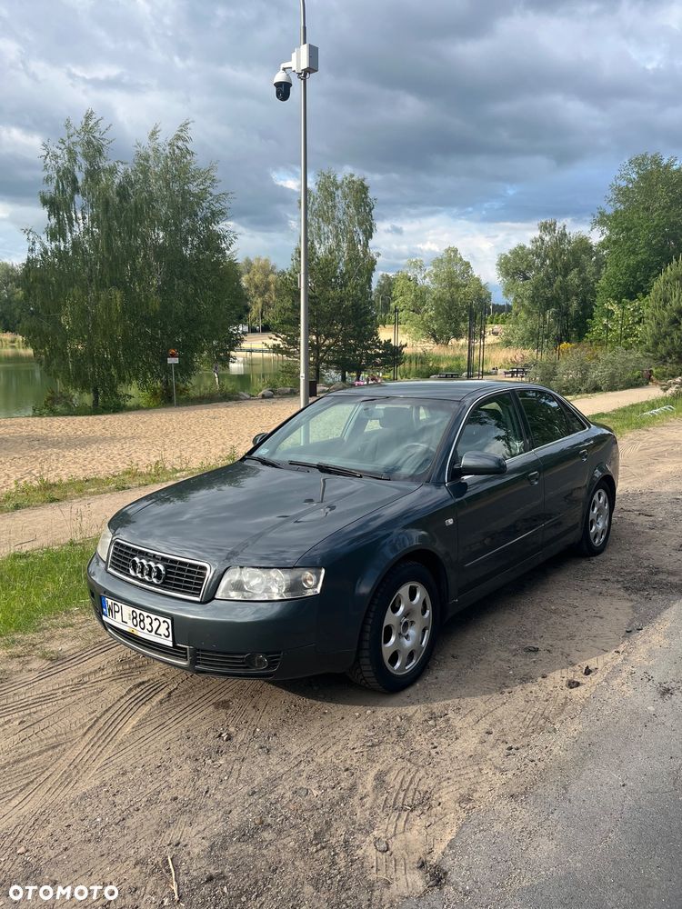 Audi A4 Limousine - 1