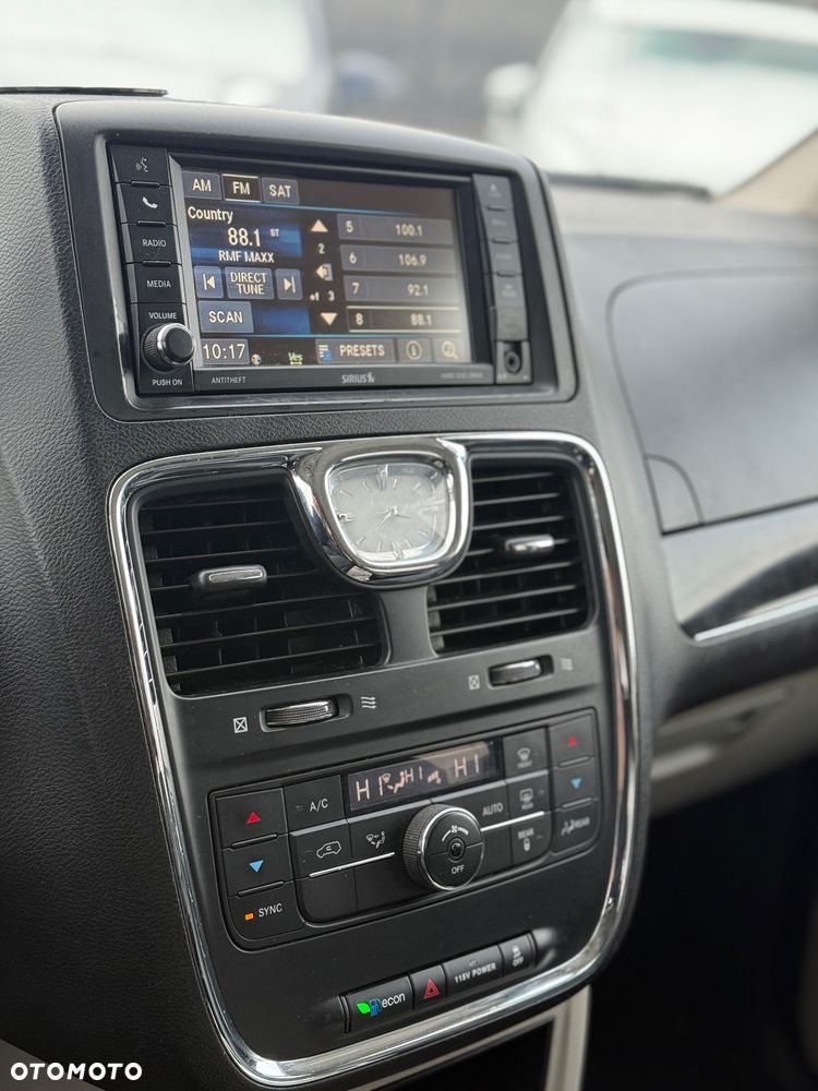 Chrysler Town & Country 3.6 Limited - 25