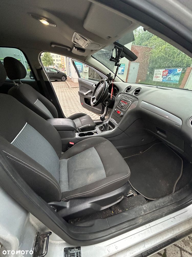 Ford Mondeo 1.6 T Ghia - 14