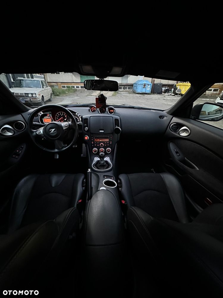 Nissan 370 Z 3.7 V6 - 8