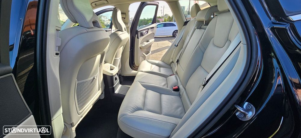 Volvo XC 60 2.0 T6 PHEV Core AWD - 22