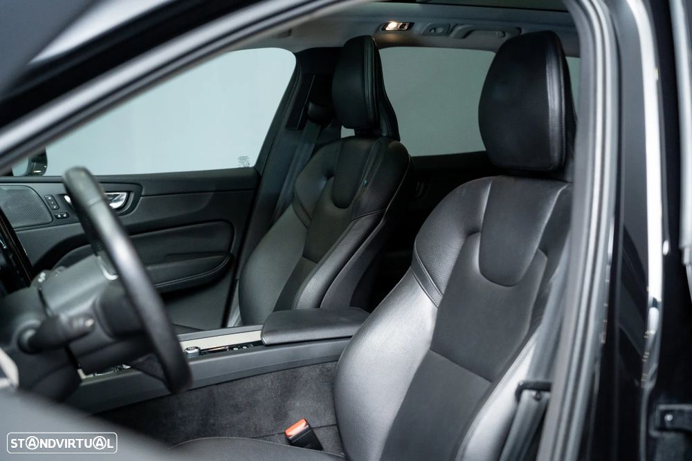 Volvo XC 60 2.0 T8 PHEV Momentum Plus AWD - 25