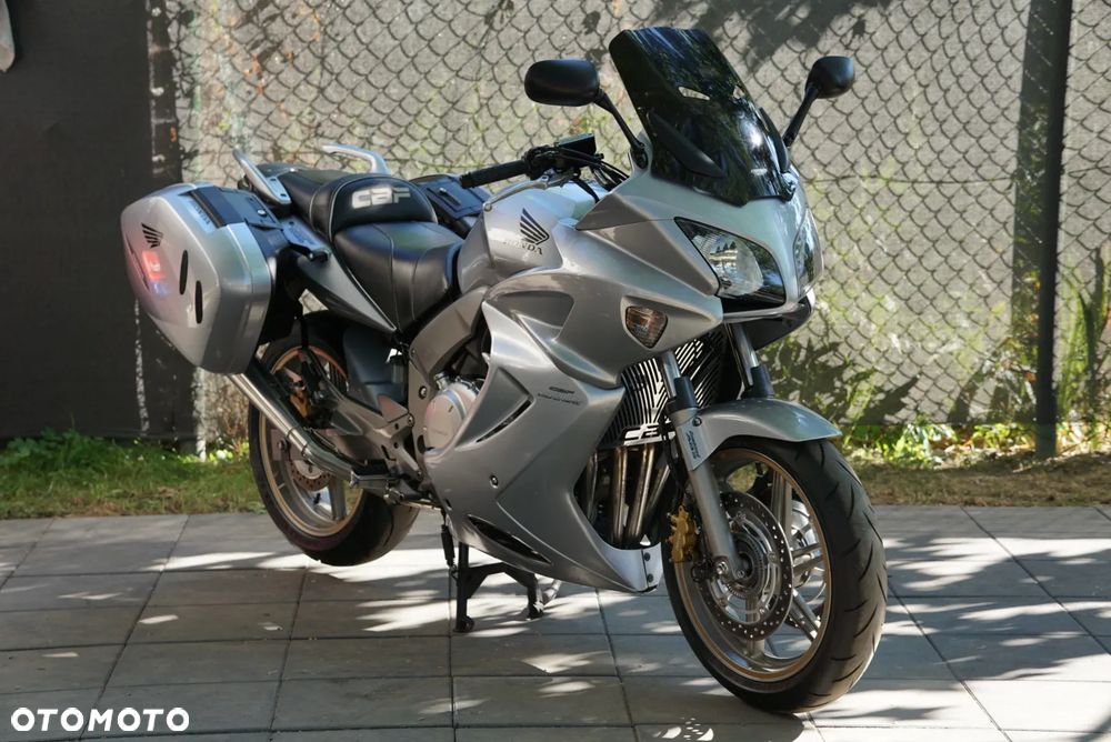 Honda CBF - 8