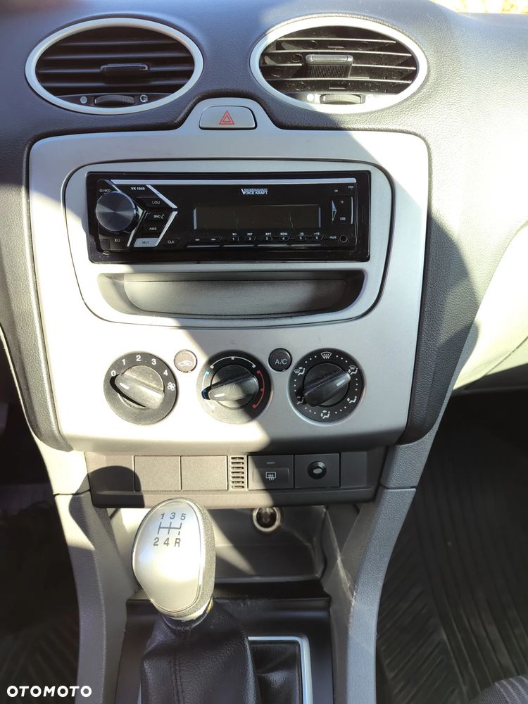 Ford Focus 1.6 Trend EU5 - 12