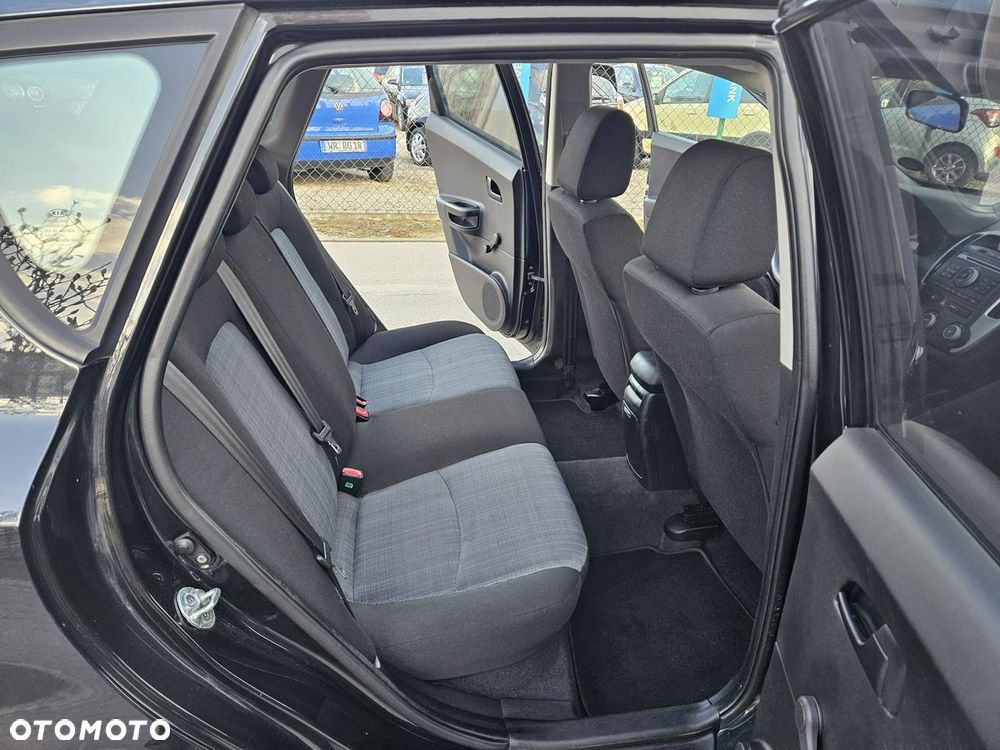 Kia Ceed - 11