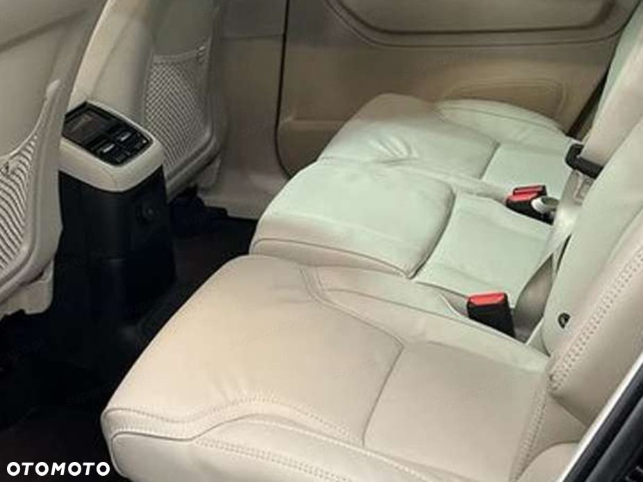 Volvo XC 90 - 9