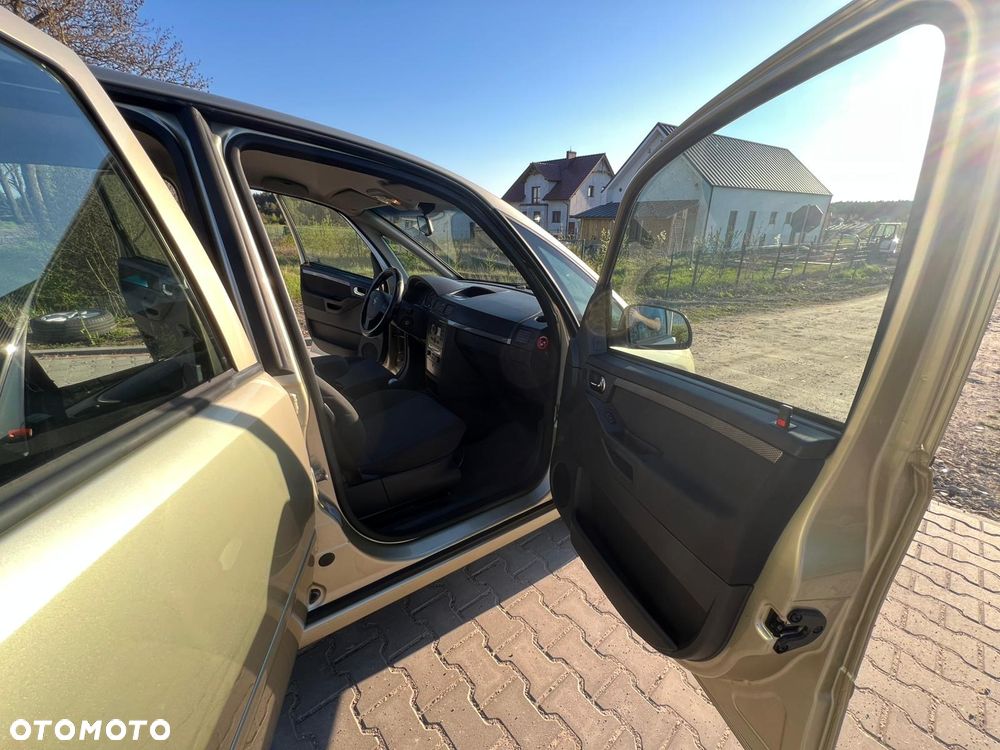 Opel Meriva 1.8 16V Cosmo Easytronic - 16