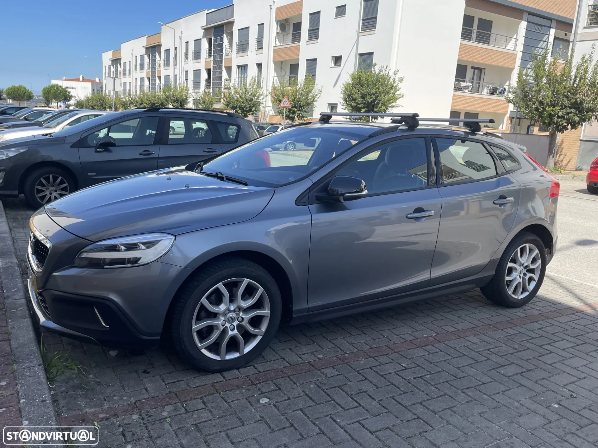 Volvo V40 Cross Country 2.0 D2 Momentum - 3