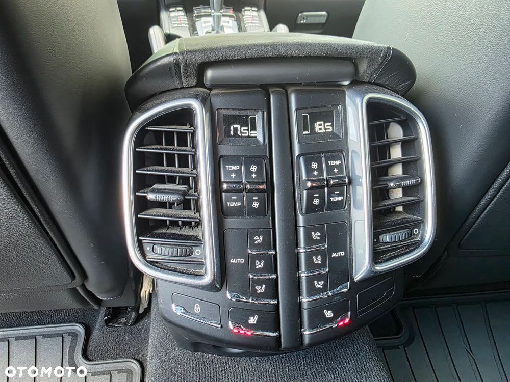 Porsche Cayenne - 17