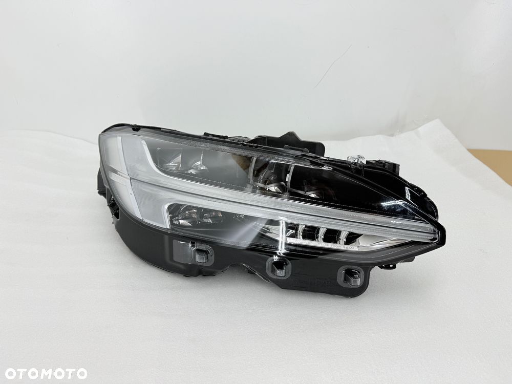 Lampa przednia prawa VOLVO V90 S90 FULL LED - 1
