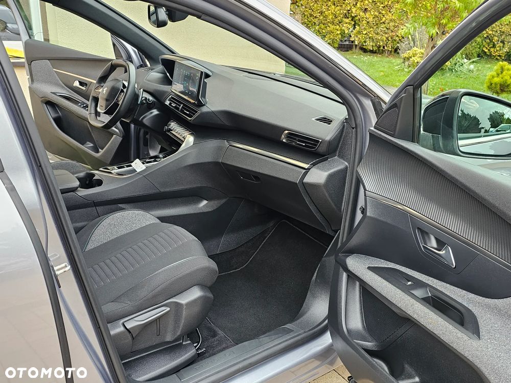 Peugeot 3008 1.6 PureTech HYbrid Allure S&S EAT8 - 28