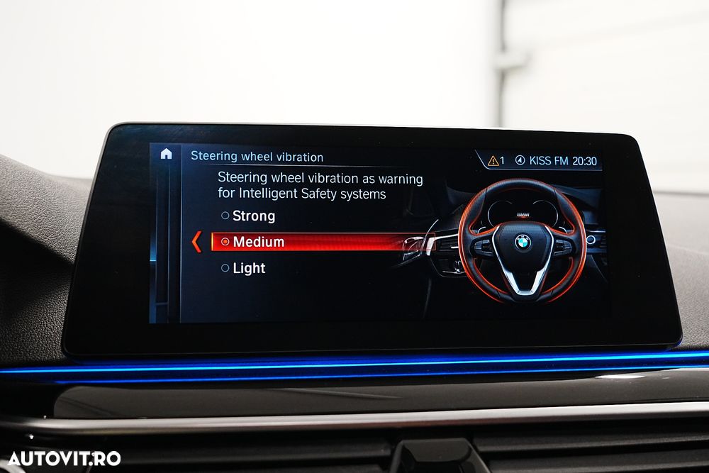 BMW Seria 5 520d Touring Aut. Sport Line - 33