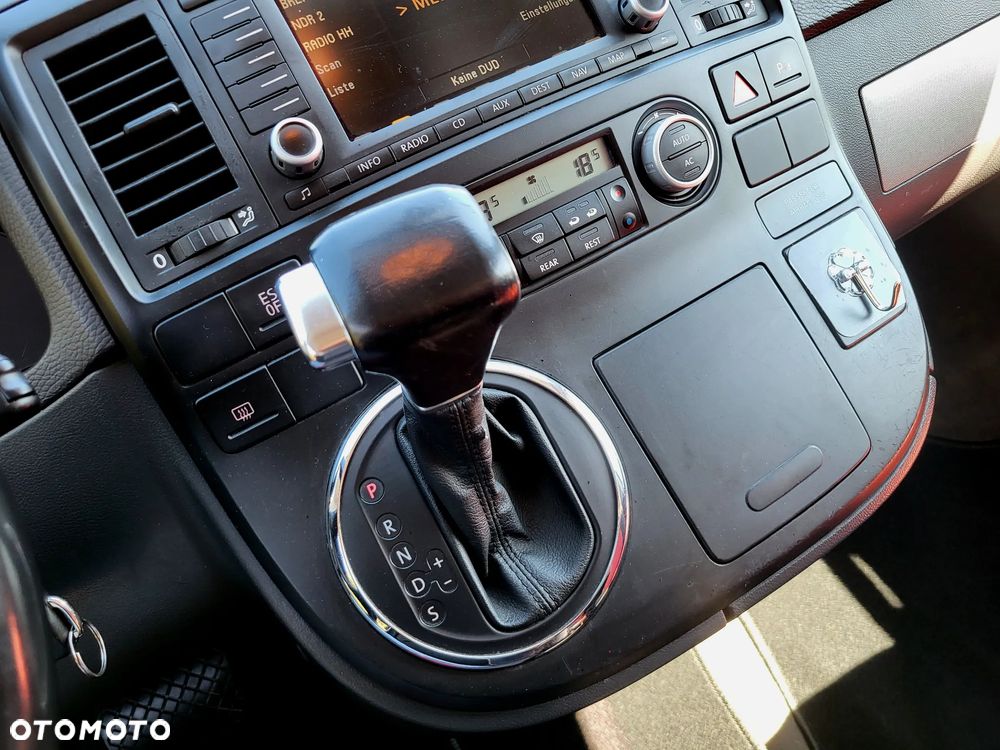 Volkswagen Multivan - 31