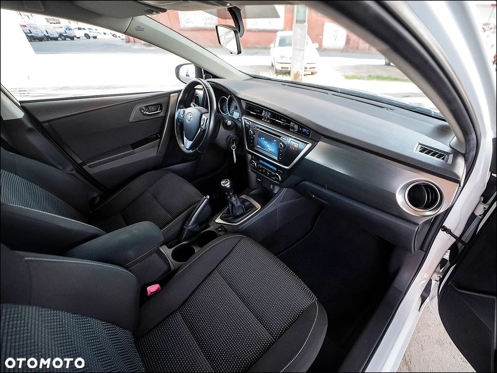 Toyota Auris - 19
