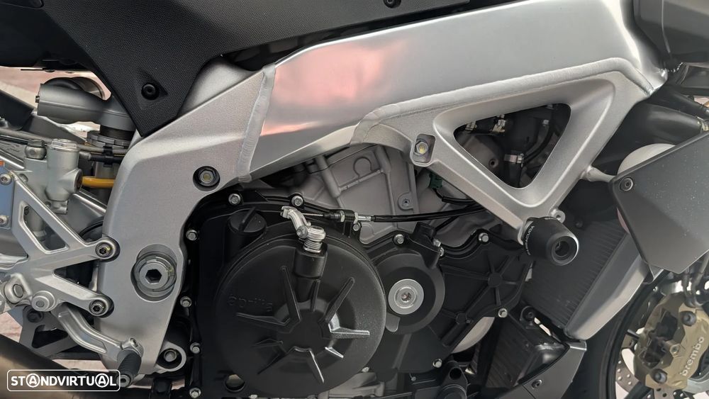 Aprilia Tuono V4R APRC - 12