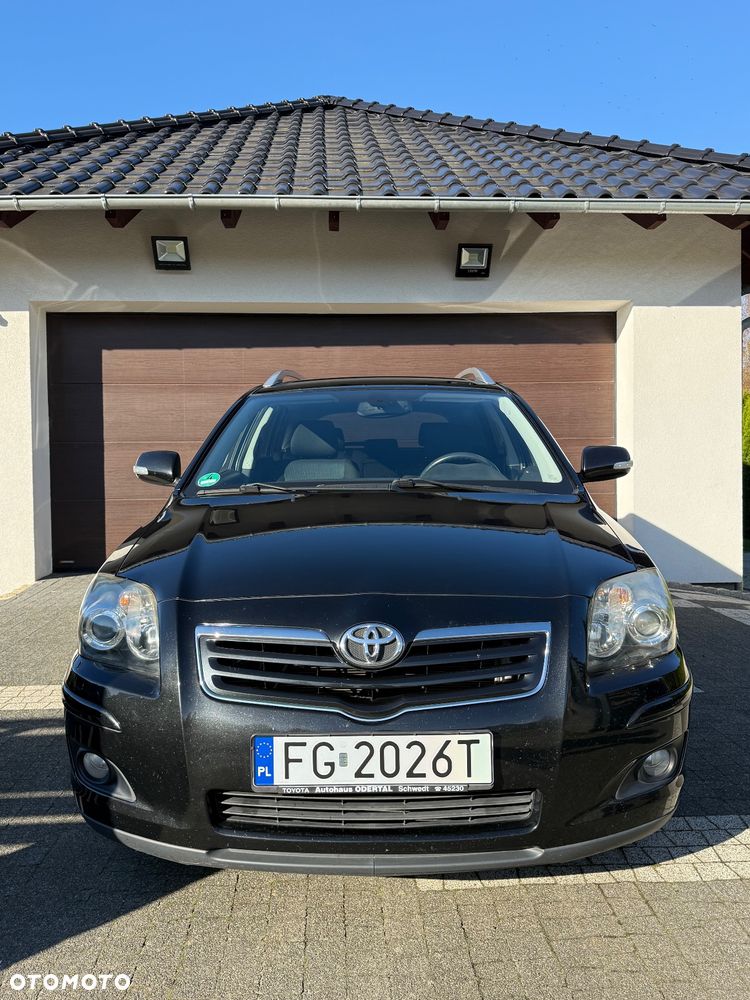 Toyota Avensis 1.8 VVT-i Combi - 2