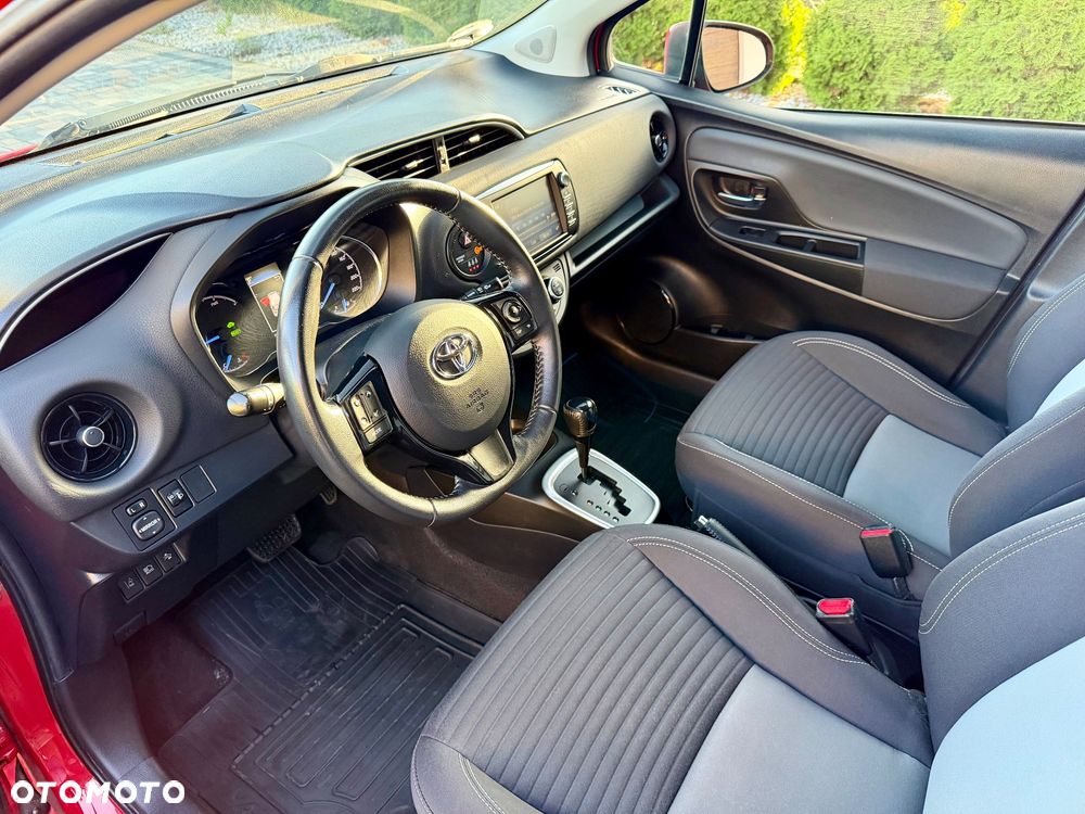 Toyota Yaris Hybrid 100 Sol - 13