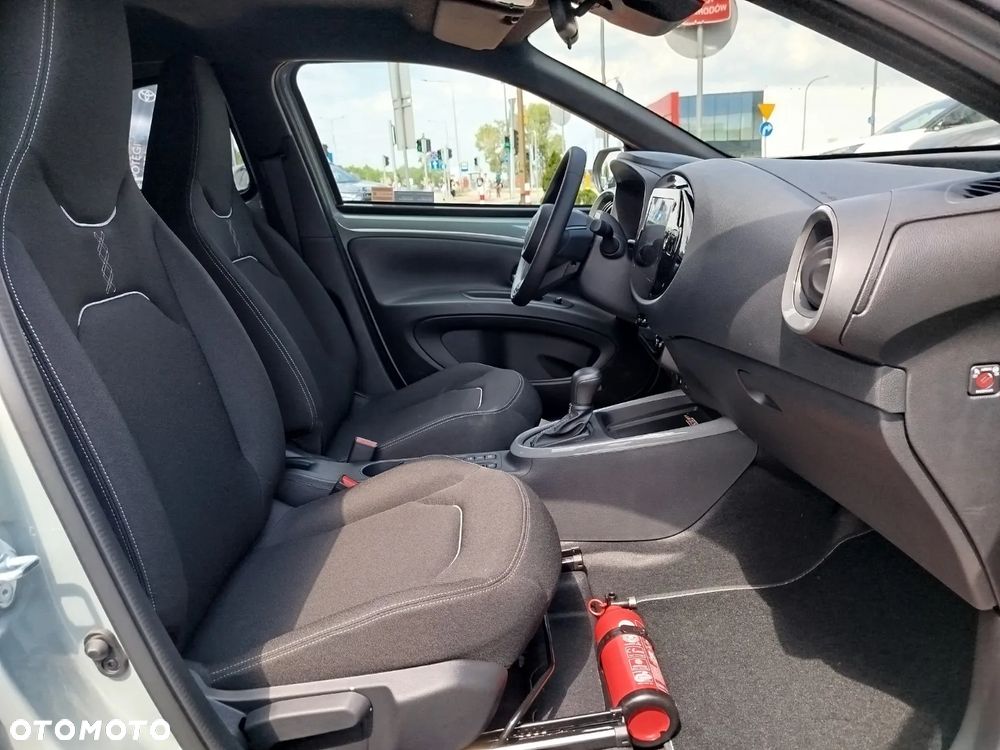 Toyota Aygo X Hybrid 1.5 Style e-CVT - 14