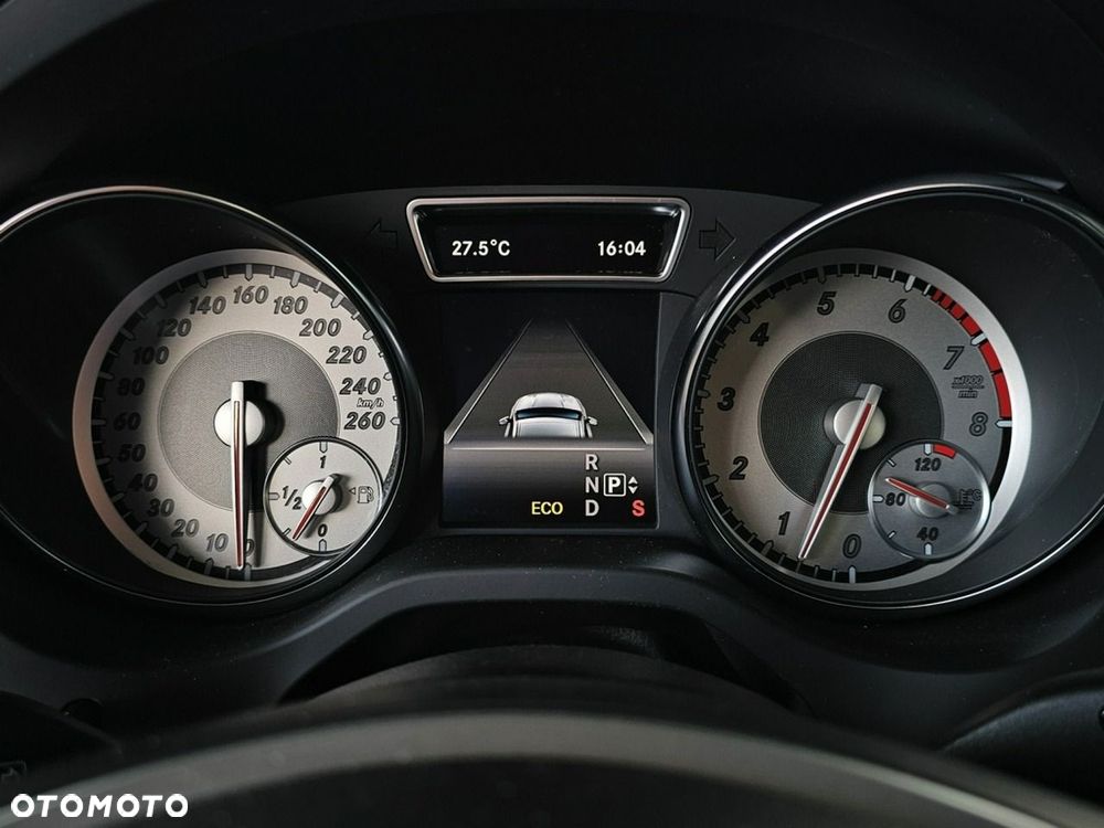 Mercedes-Benz GLA - 16