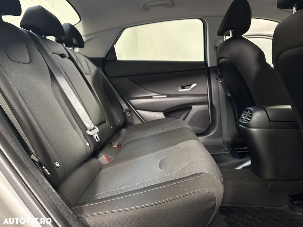 Hyundai Elantra - 13