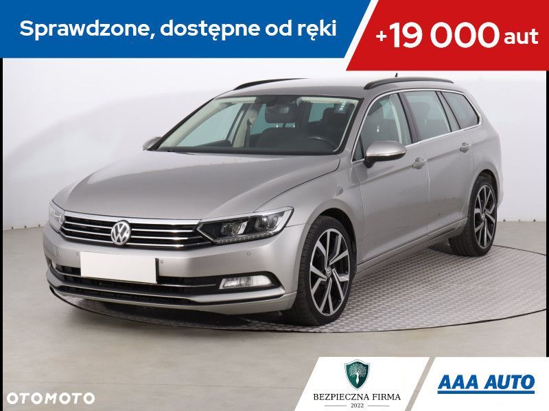 Volkswagen Passat - 1