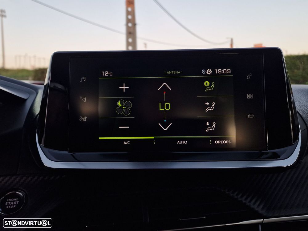 Peugeot 2008 1.2 PureTech Allure - 28