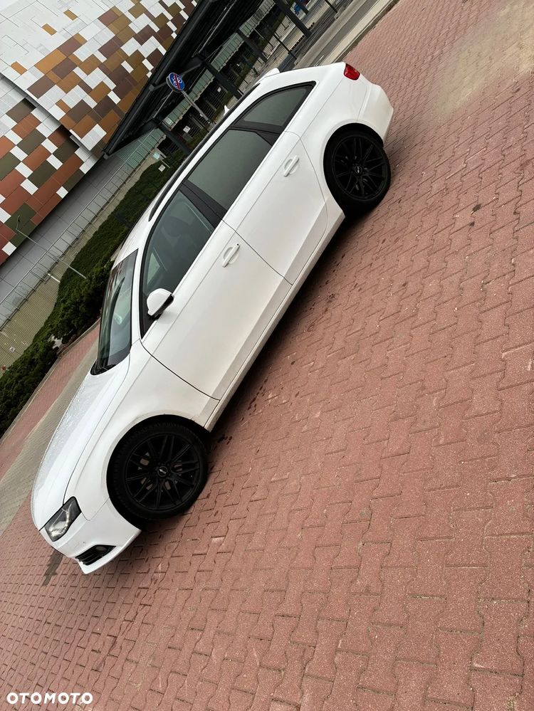 Audi A4 Avant 2009 photo 2