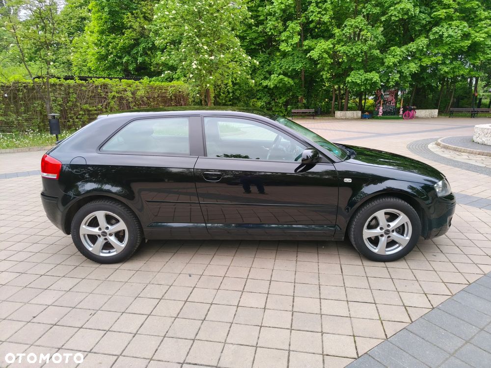 Audi A3 3-drzwiowe 1.6 FSI Ambiente - 11