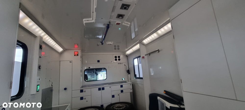 Mercedes-Benz Sprinter - 11