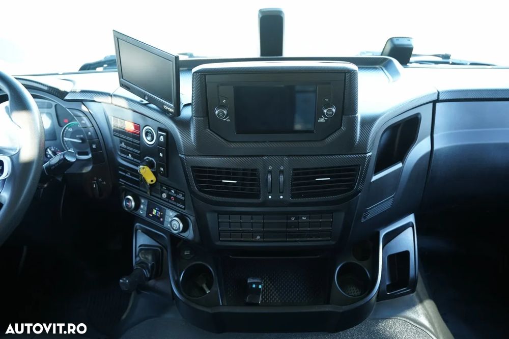 Iveco X-WAY 480 / 8X4 / BASCULATOR DUBLU / BANCĂ LATERALĂ HIDRODOXICĂ / PERDĂ ELECTRICĂ / ANVELOPE 100% / - 33