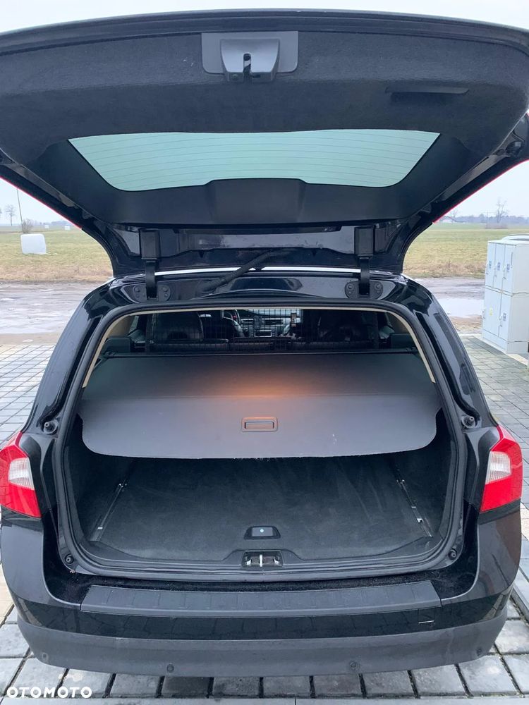 Volvo V70 D5 Momentum - 30