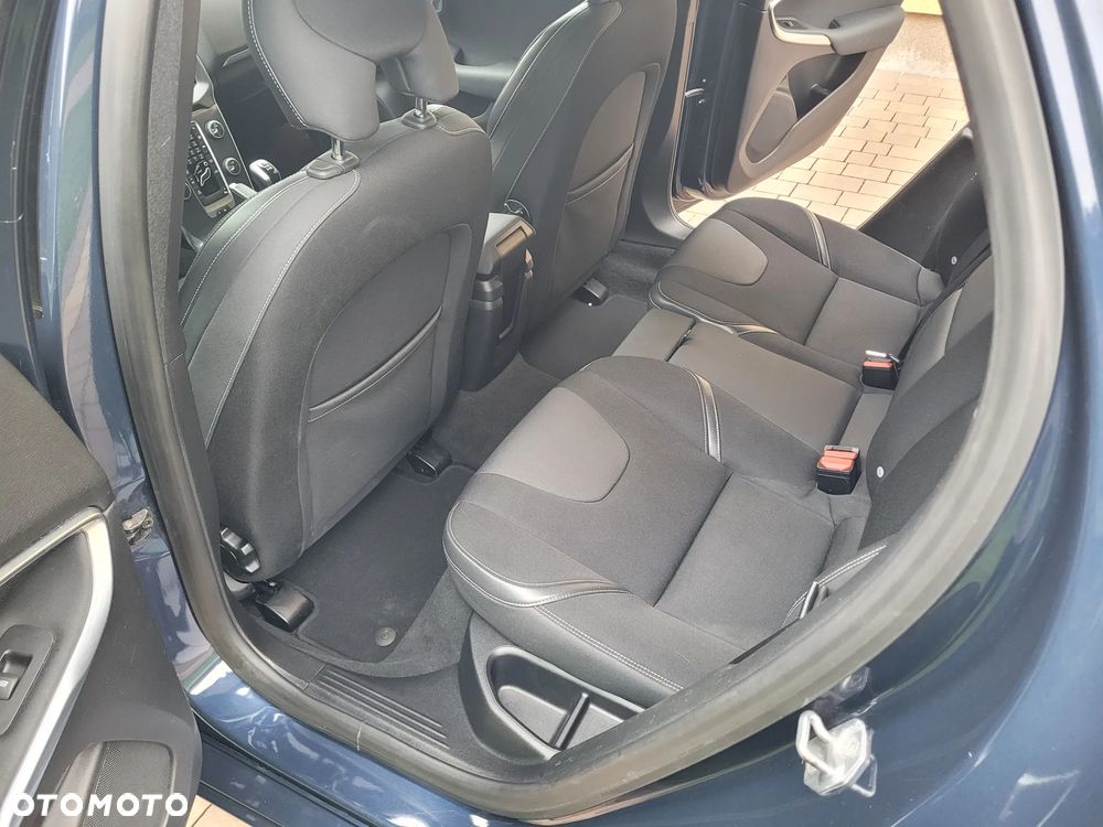 Volvo V40 D2 You - 11