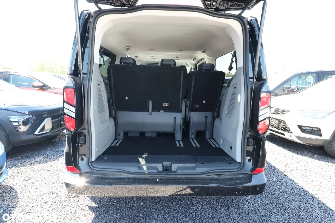 Ford Tourneo Custom 320 L2H1 VA Autm Titanium - 4