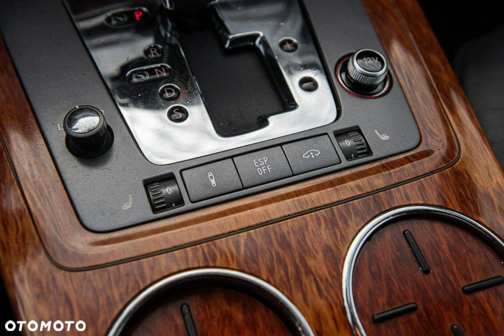 Volkswagen Phaeton - 24