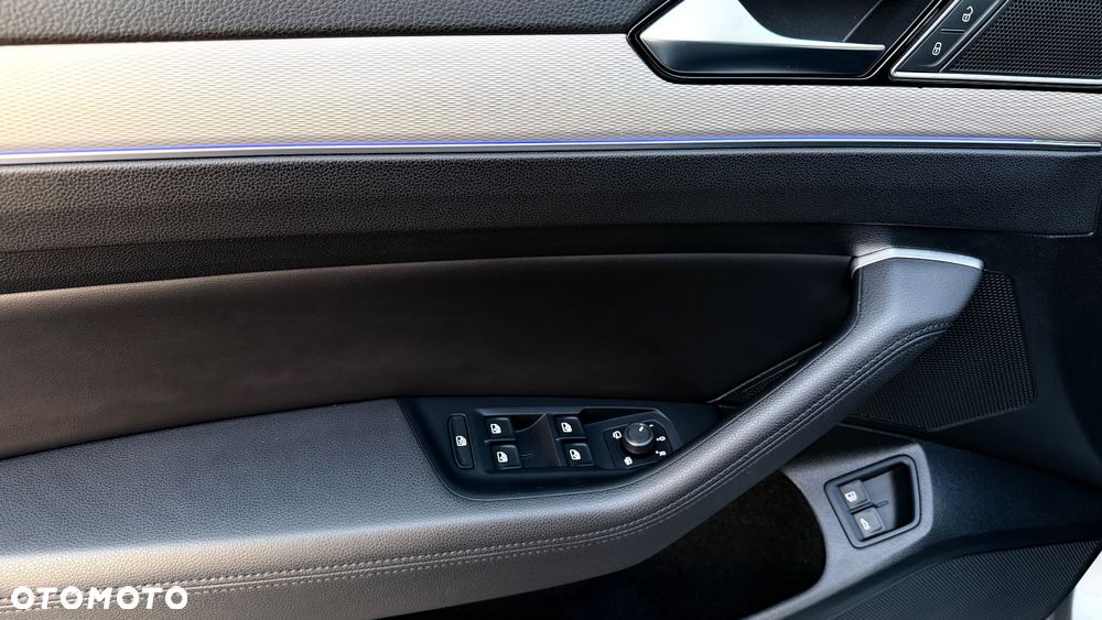 Volkswagen Passat - 36
