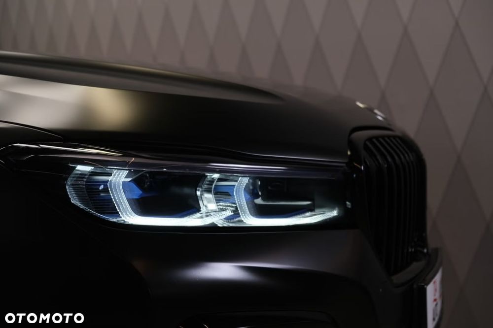 BMW Seria 7 750i xDrive sport - 28