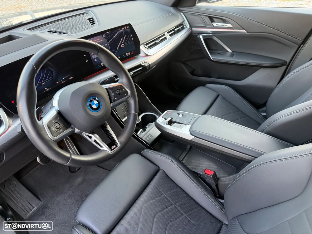 BMW iX2 eDrive20 Pack Desportivo M - 13