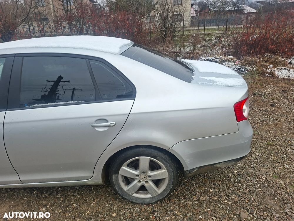 Volkswagen Jetta 1.6 Comfortline - 5
