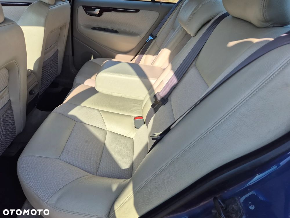 Volvo S60 2.4 Premium - 6