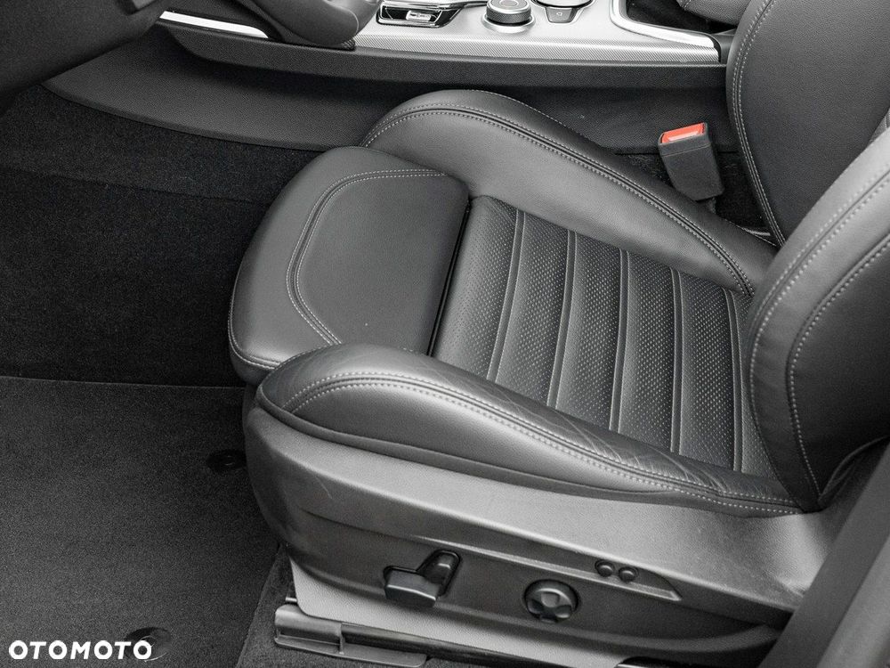 Alfa Romeo Stelvio 2.0 Turbo Sprint Q4 - 14