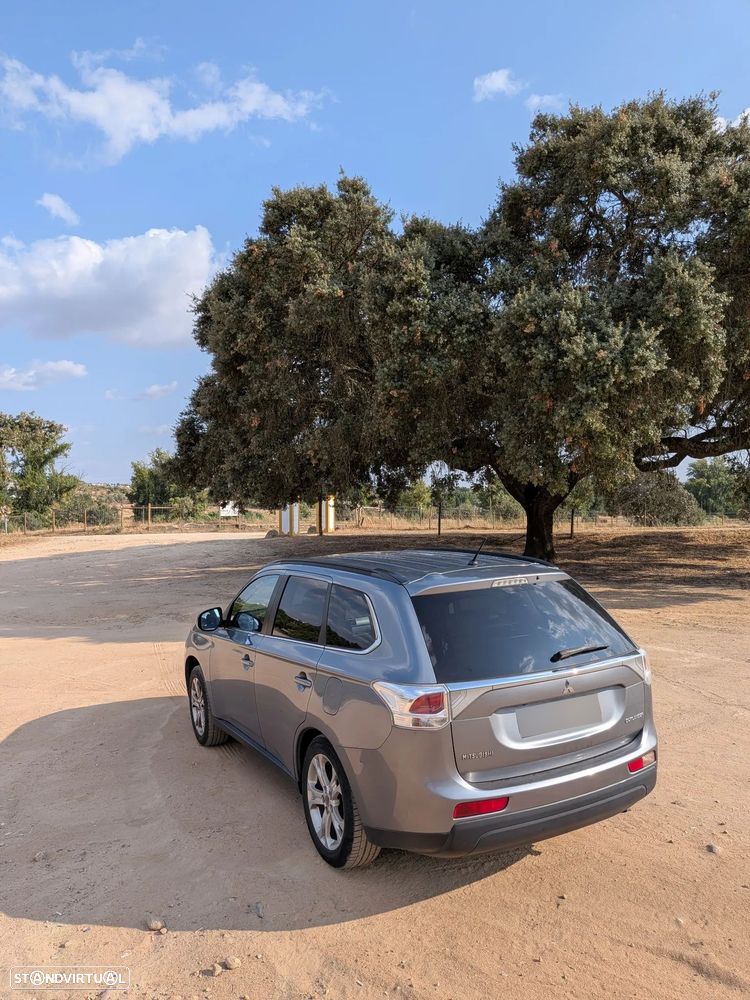 Mitsubishi Outlander 2.2 DI-D Instyle - 2