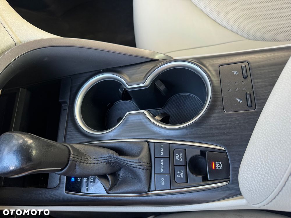 Toyota Camry 2.5 Hybrid Executive CVT - 34