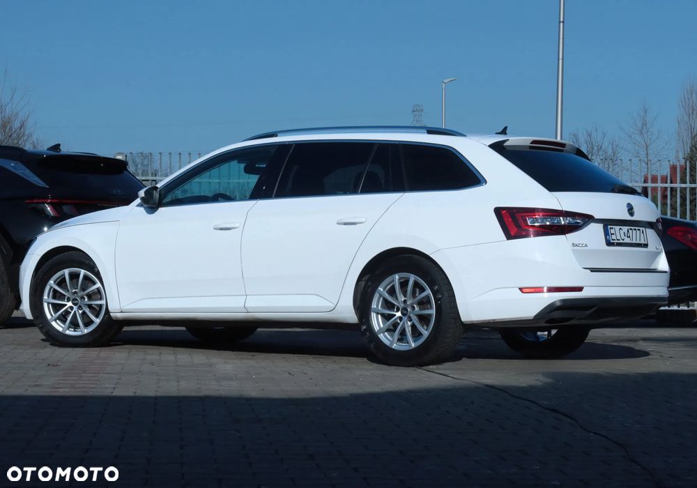 Skoda Superb 2.0 TDI Ambition DSG7 - 6