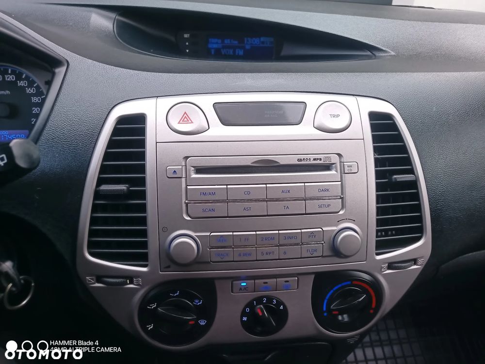 Hyundai i20 1.2 FIFA WM Edition - 8
