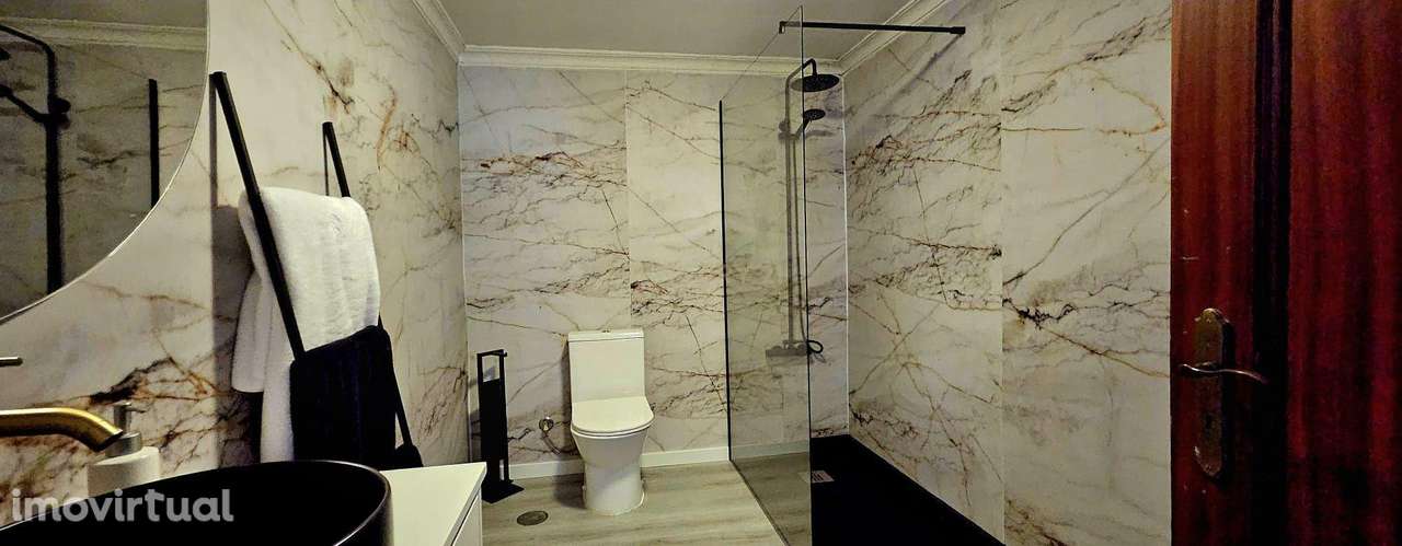 Moradia T4 térrea, com Piscina, Anexos, Garagem para 6 Carros e Elevad - Grande imagem: 4/17